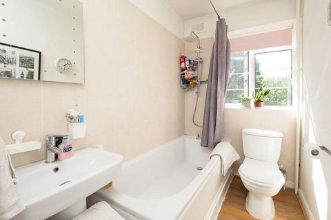 1 bedroom flat to rent, Wyke Road, Raynes Park SW20