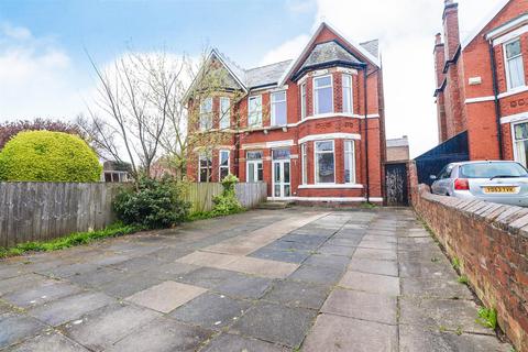 4 bedroom semi-detached house to rent, Wennington Road, Southport PR9