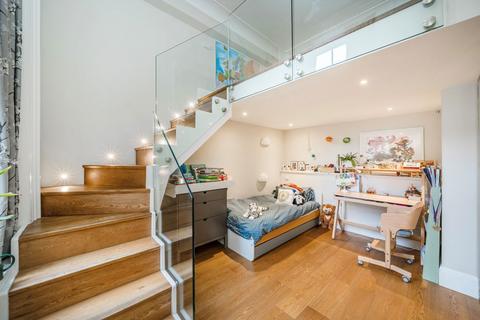 3 bedroom flat to rent, Cromwell Road, London SW5