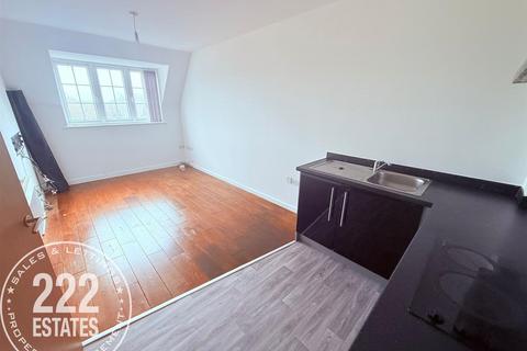 2 bedroom apartment to rent, Greenings Court, Warrington