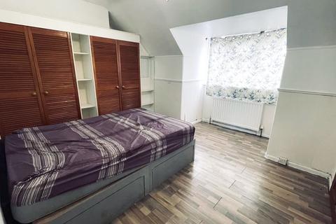 undefined, Valence Avenue, Dagenham, RM8
