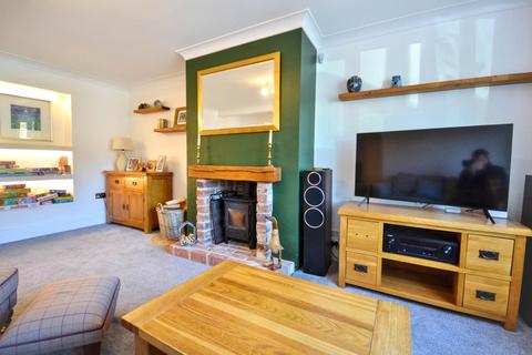4 bedroom end of terrace house for sale, The Close, Eckington, Worcestershire