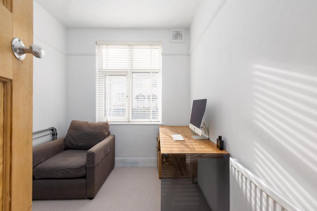 21 Westleigh Park, BS14 9 TJ-3.jpg