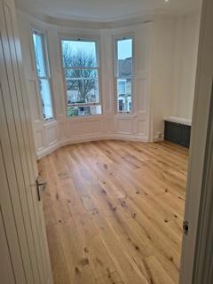 2 bedroom flat to rent, St Stephen's Avenue W12