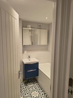 2 bedroom flat to rent, St Stephen's Avenue W12