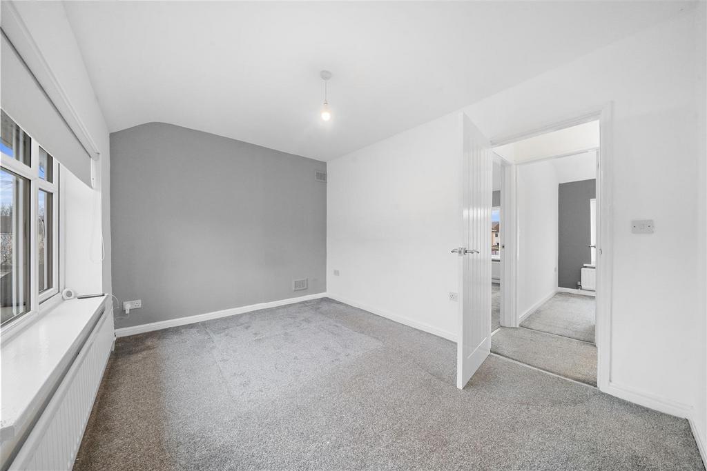 Bedroom 1a.jpg