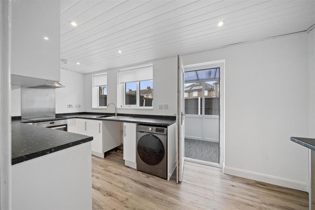 Kitchen3.jpg