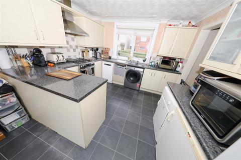 3 bedroom terraced house for sale, Minto Crescent, Glenrothes