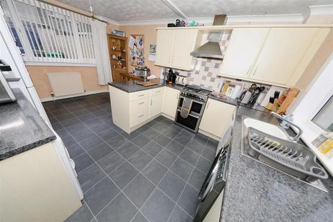 3 bedroom terraced house for sale, Minto Crescent, Glenrothes