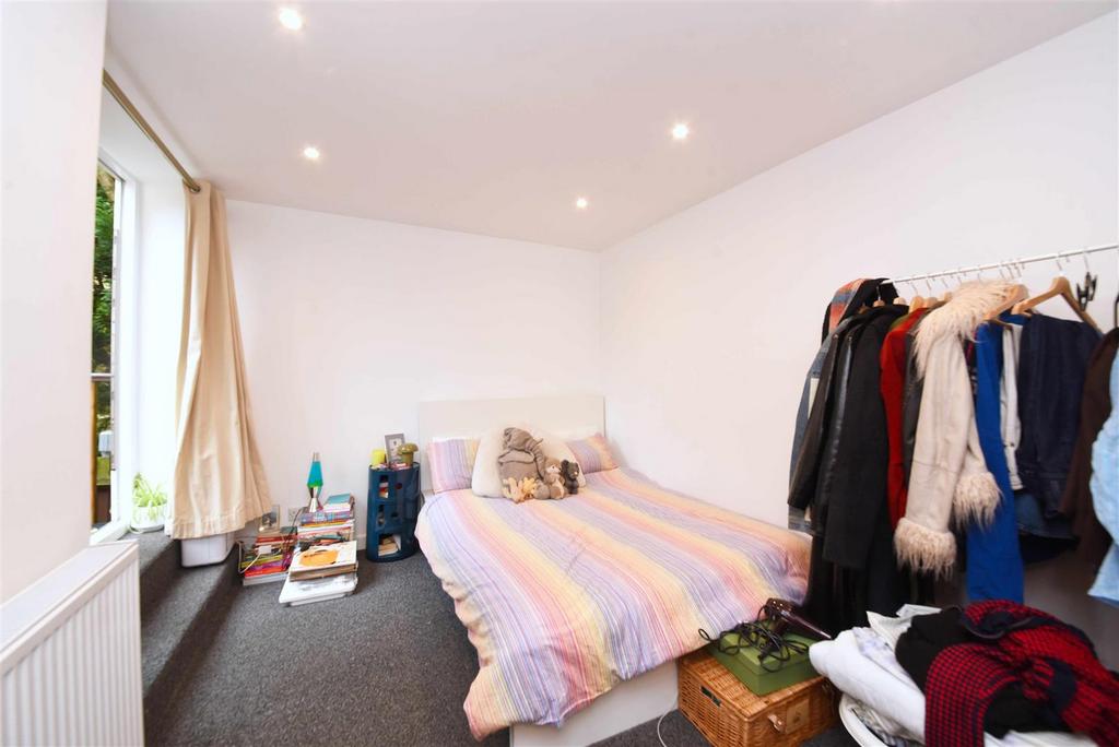 Archway Road Pic 5.jpg