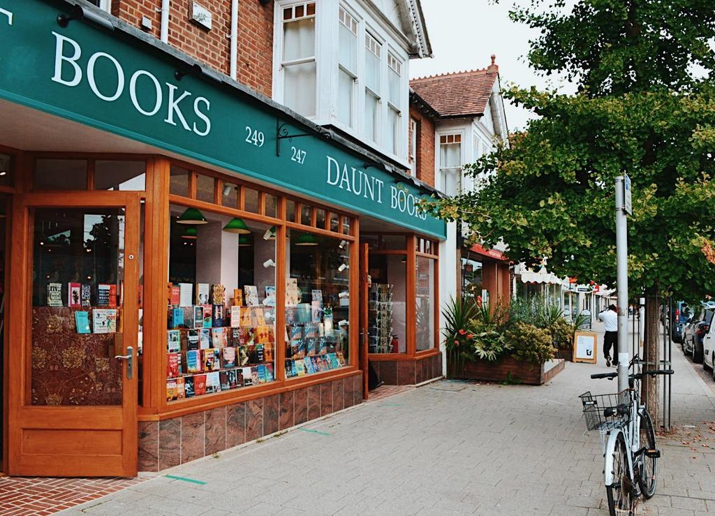 DAUNT BOOKS IMAGE.jpg