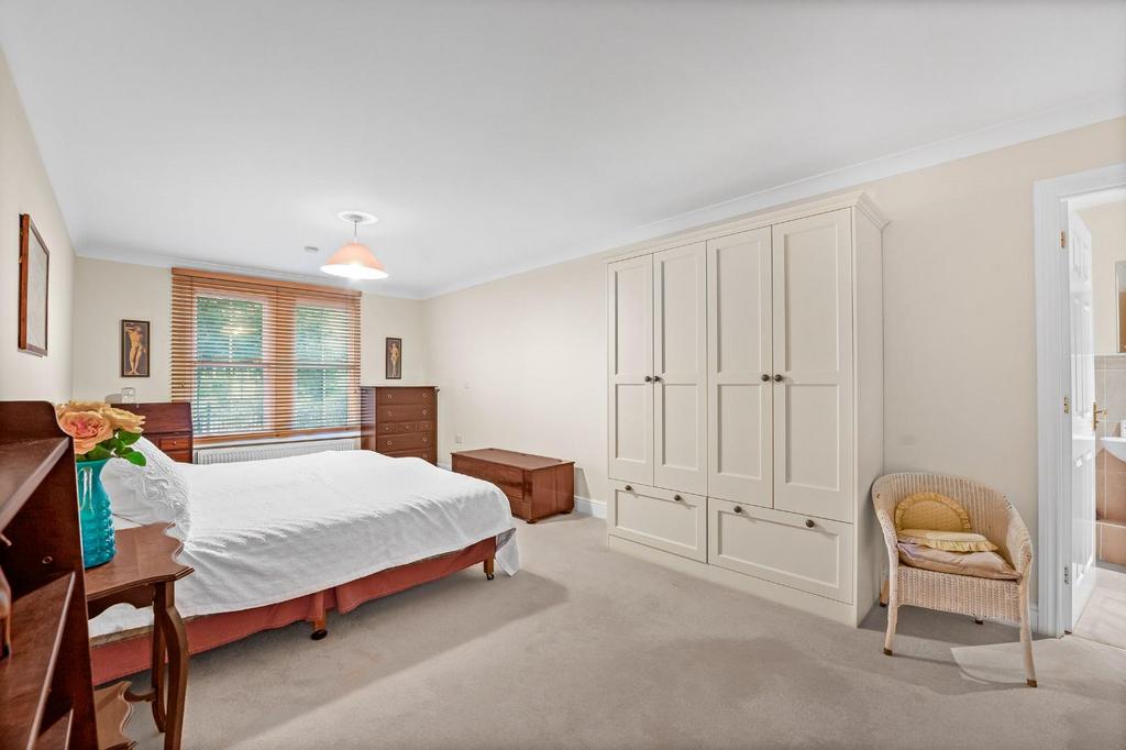 MASTER BEDROOM.jpg