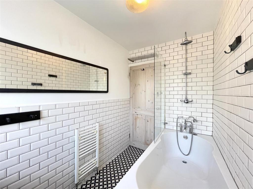 Bathroom 1.jpg