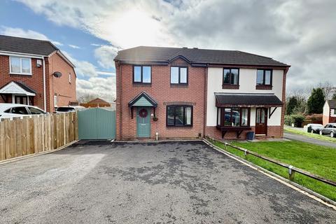 3 bedroom semi-detached house to rent, Fir Tree Drive, Dudley DY3