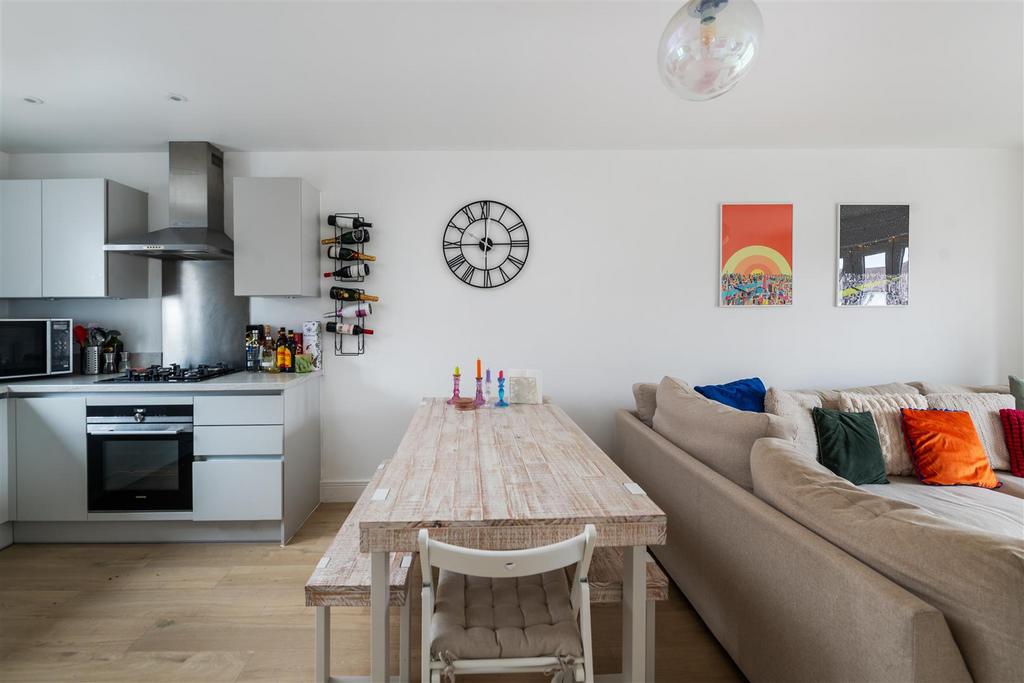 5 Brambling Court internals-10.jpg