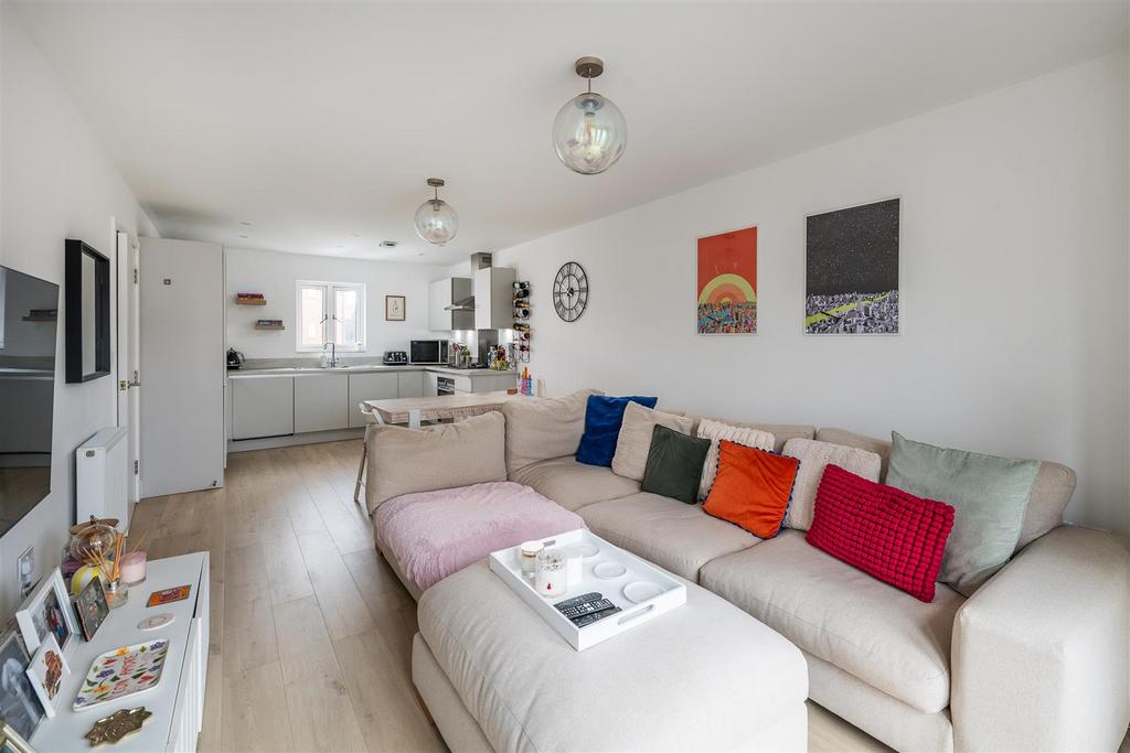 5 Brambling Court internals-14.jpg