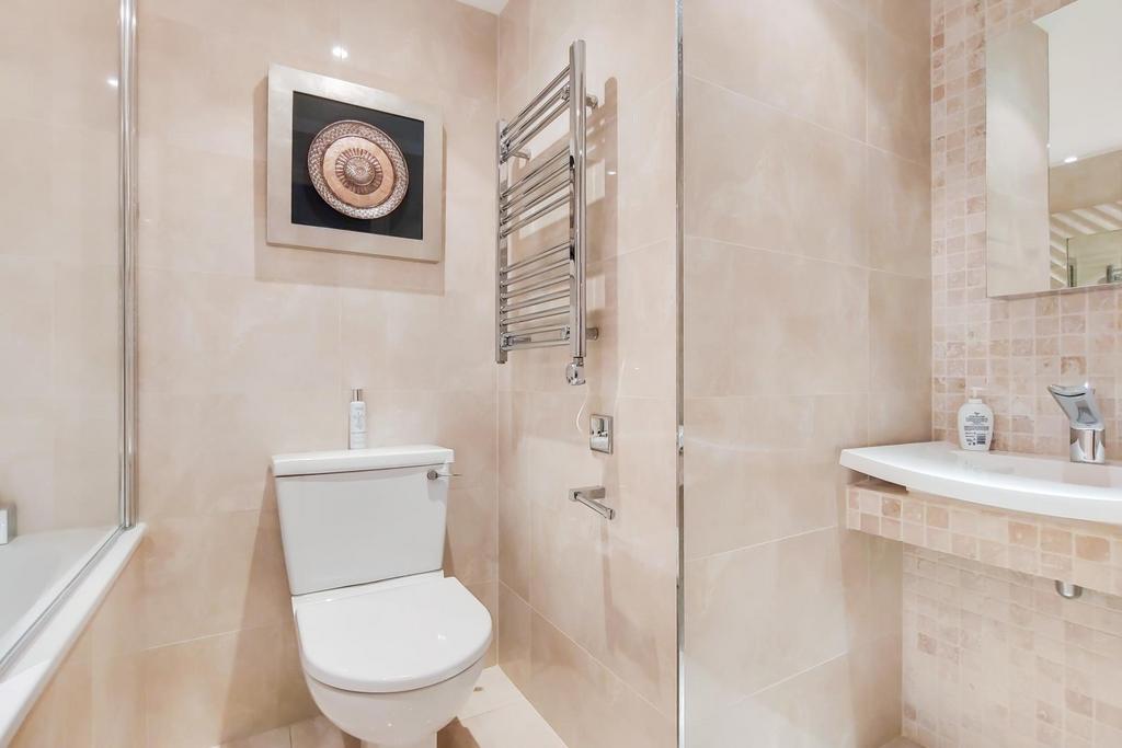 7 Bathroom-0.jpg