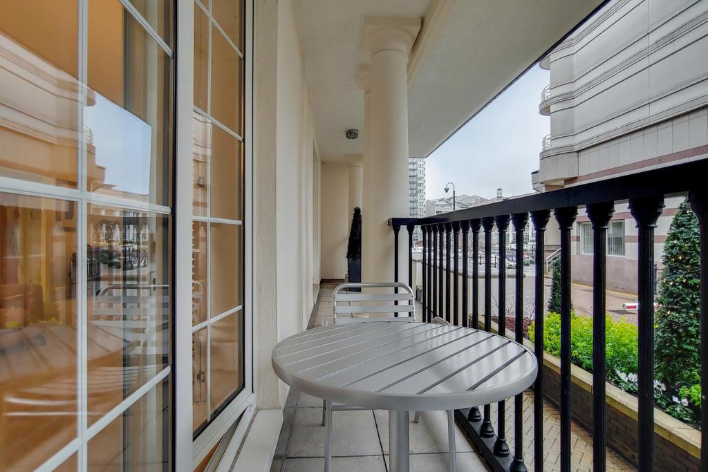 4 Balcony-1.jpg