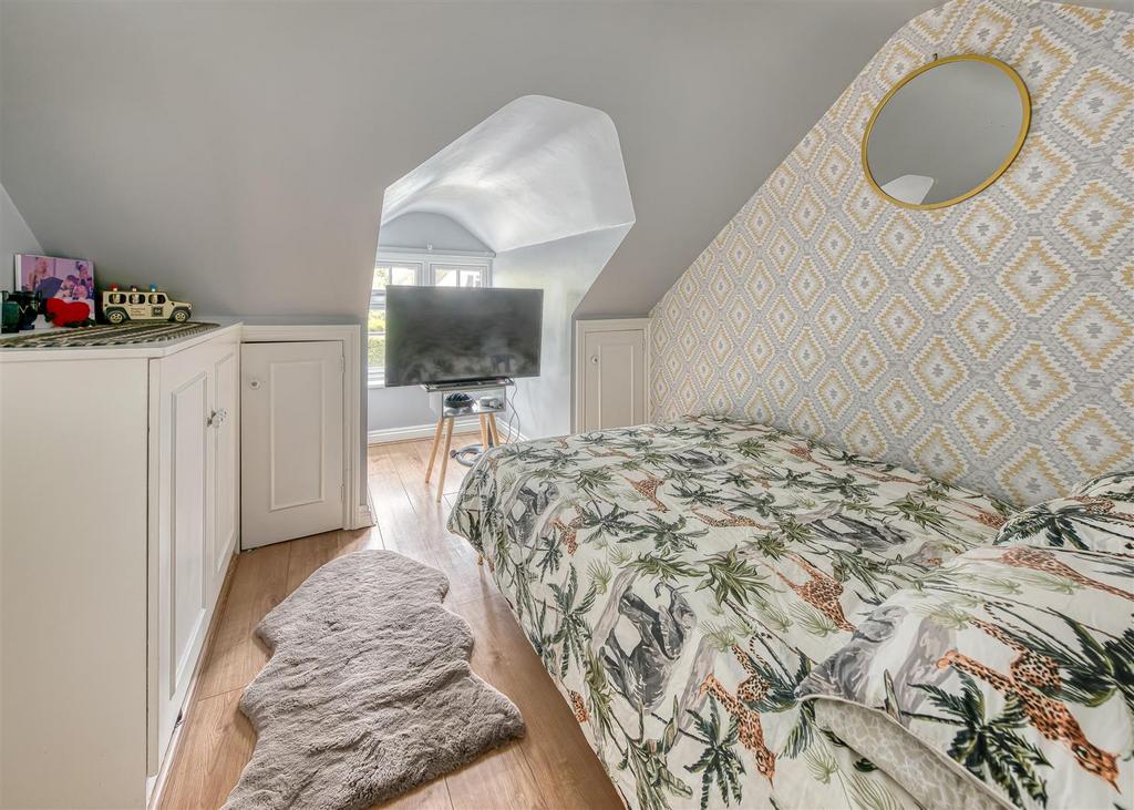 4 Mayfield Road-bed3.jpg
