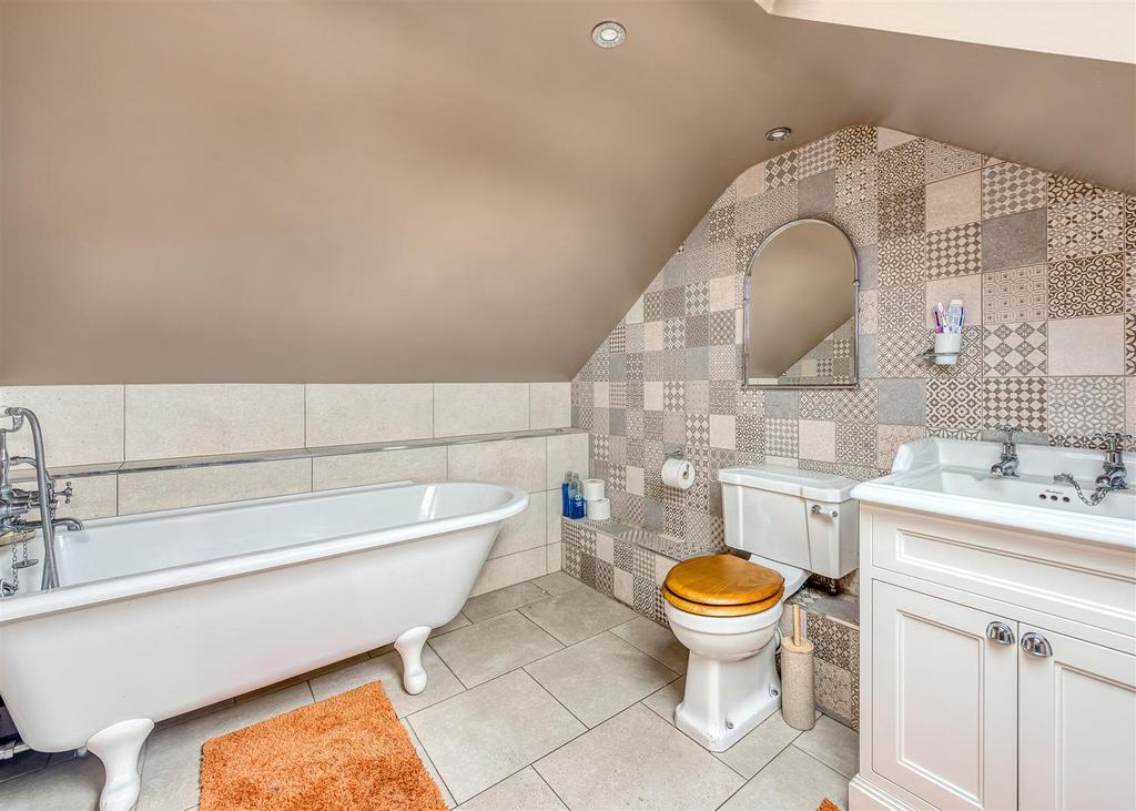 4 Mayfield Road-bathroom.jpg