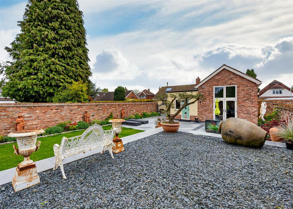 4 Mayfield Road-garden4.jpg
