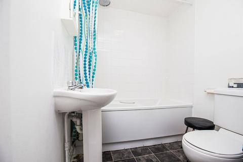 1 bedroom flat to rent, Longford Road, West Sussex PO21