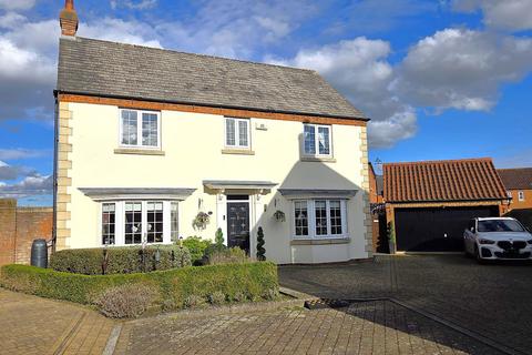 4 bedroom detached house for sale - Nursery Close, Sandy SG19