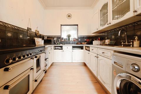 undefined, North End Avenue, Portsmouth, Hampshire, PO2