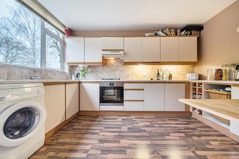 undefined, Upton Close,  Henley-On-Thames,  RG9