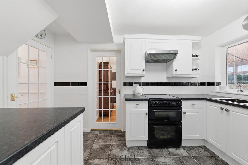 27 Croft Close-31.jpg