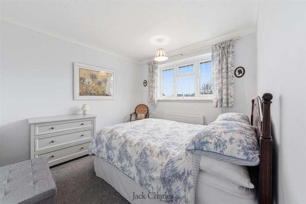27 Croft Close-4.jpg