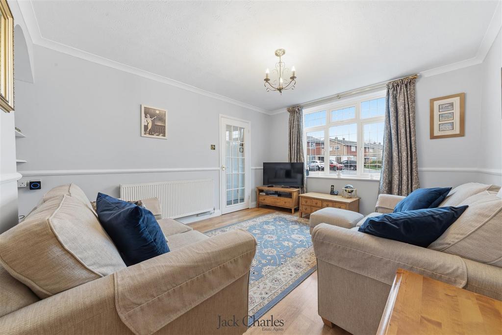 27 Croft Close-26.jpg