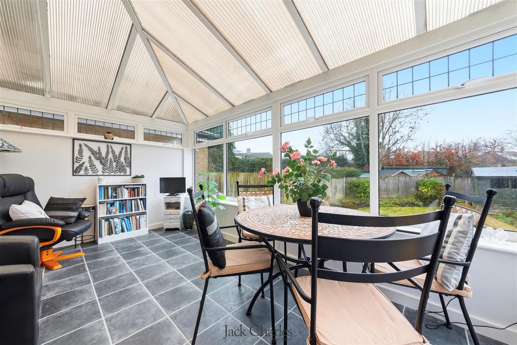27 Croft Close-36.jpg