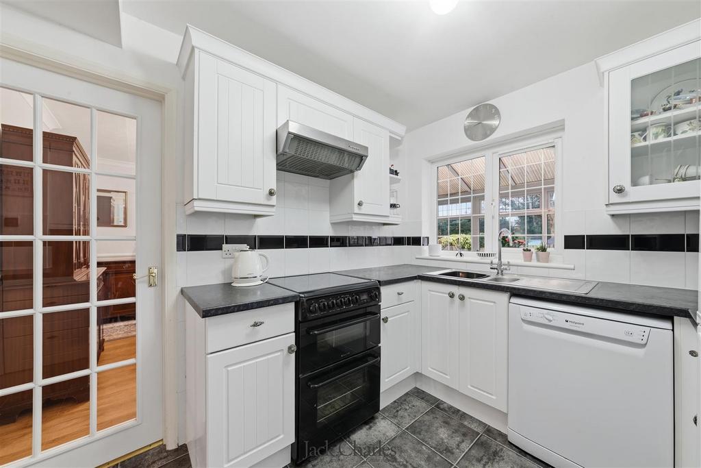 27 Croft Close-32.jpg