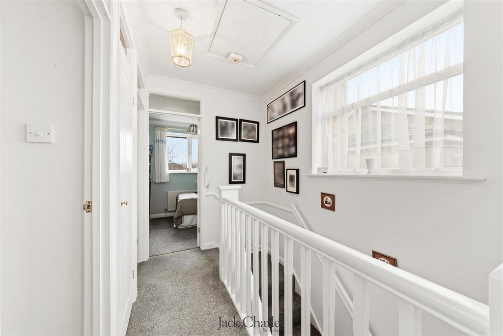 27 Croft Close-14.jpg