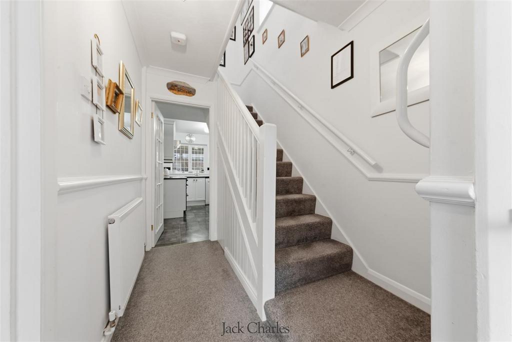 27 Croft Close-23.jpg