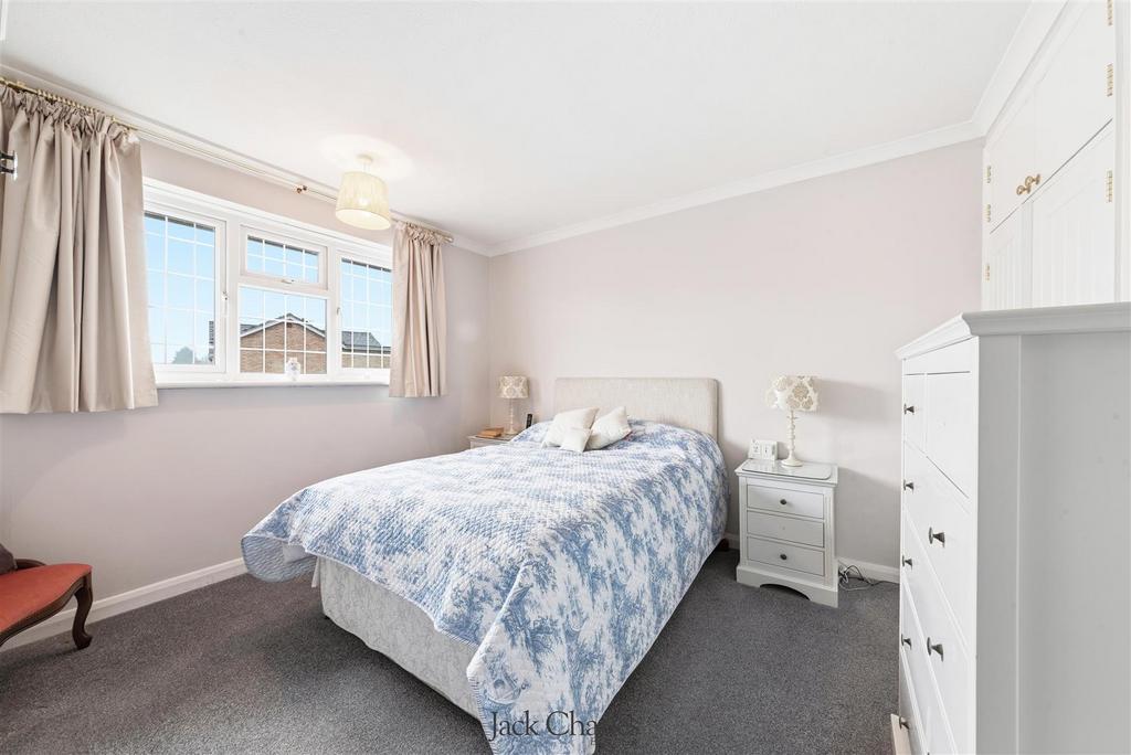 27 Croft Close-7.jpg