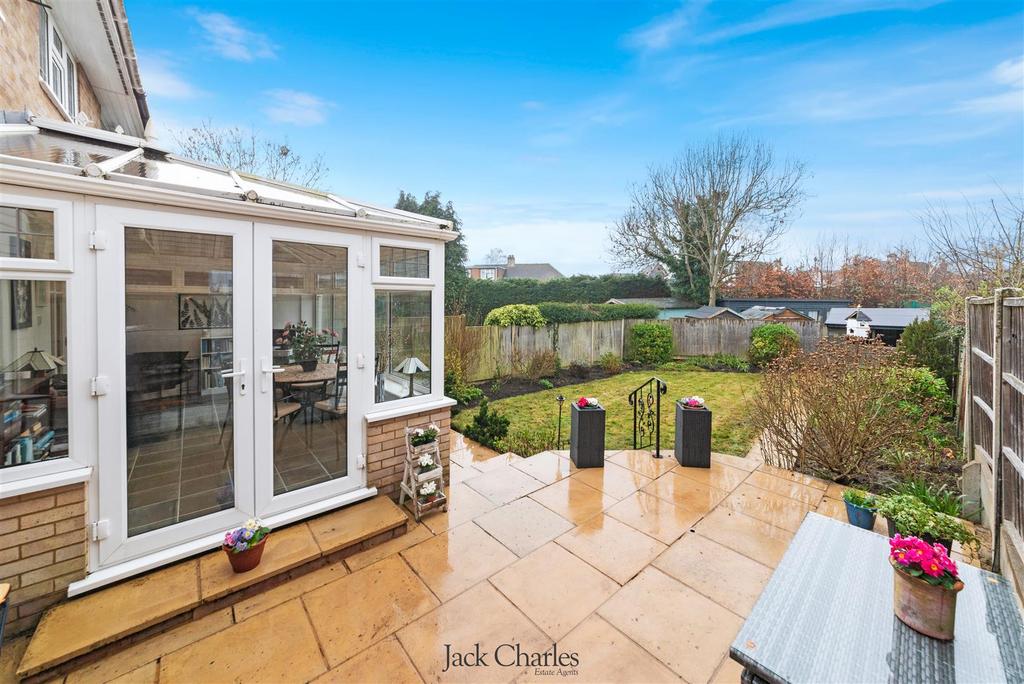 27 Croft Close-38.jpg