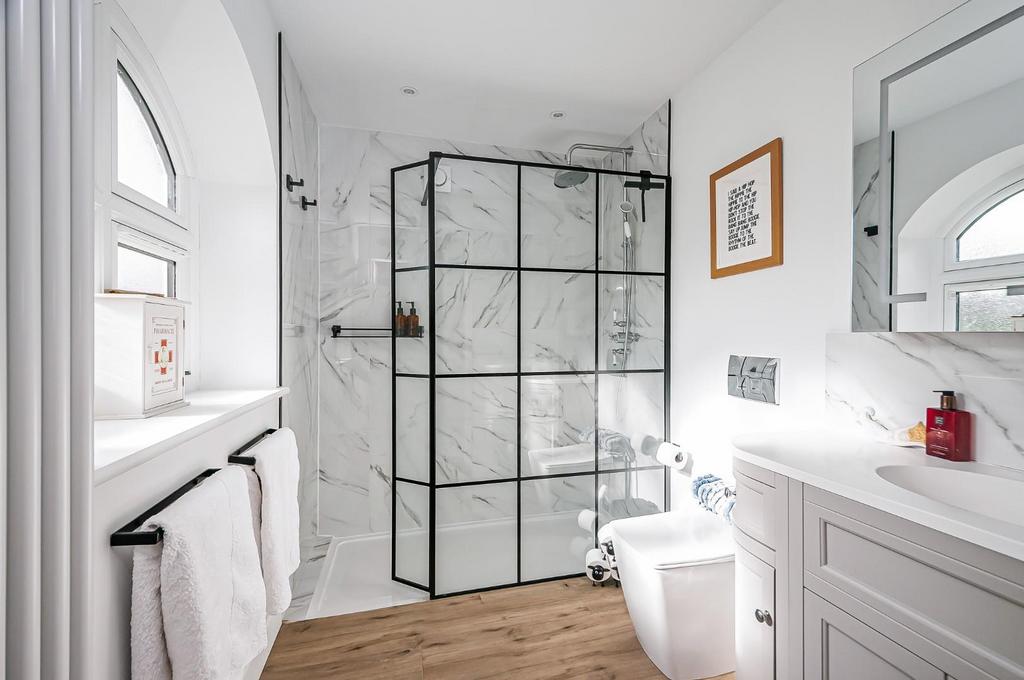Bed 1 En-suite