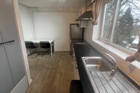 2 bedroom apartment to rent, Wood Close, Leeds LS7