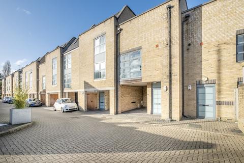 3 bedroom townhouse to rent, Pallister Terrace, SW15