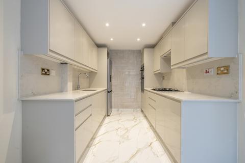 3 bedroom townhouse to rent, Pallister Terrace, SW15