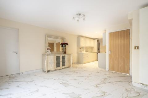 3 bedroom townhouse to rent, Pallister Terrace, SW15