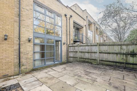 3 bedroom townhouse to rent, Pallister Terrace, SW15