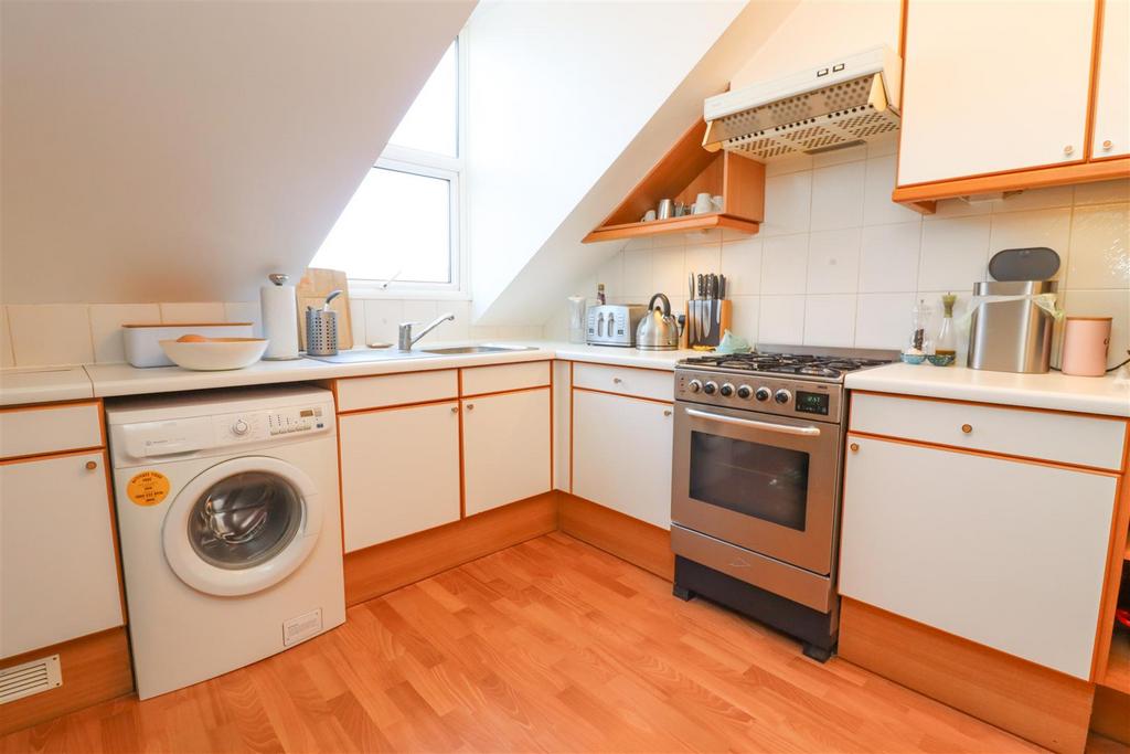 Kitchen 2.jpg