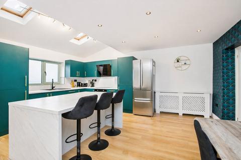 3 bedroom terraced house for sale, Cross Lane, Halifax, HX3