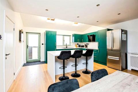 3 bedroom terraced house for sale, Cross Lane, Halifax, HX3