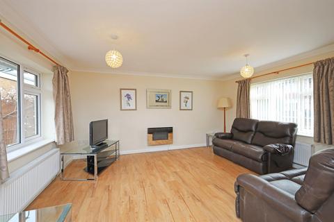 3 bedroom bungalow for sale, South Parade, PE21