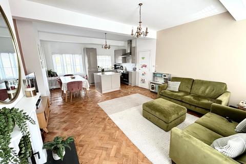 4 bedroom flat to rent, Palatine Road, M22
