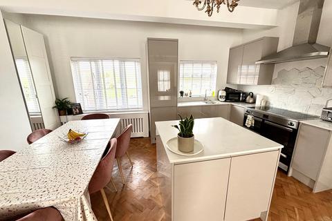 4 bedroom flat to rent, Palatine Road, M22